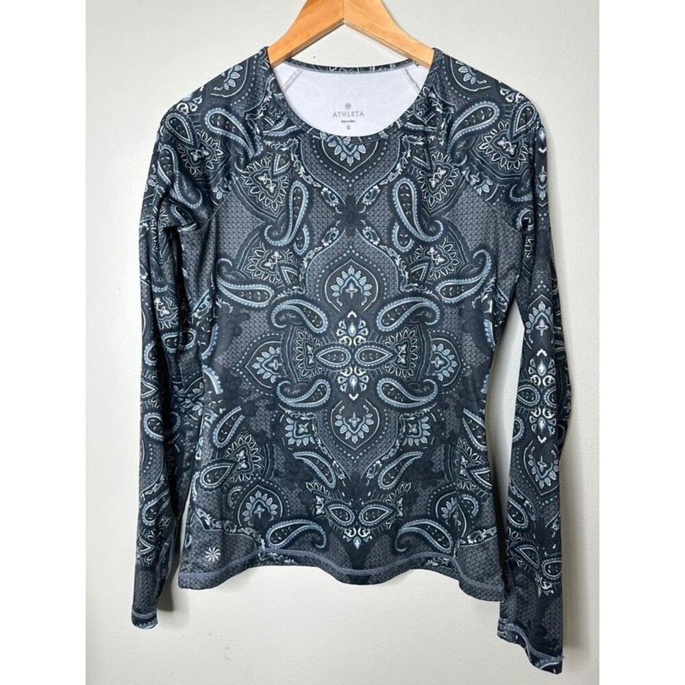 Athleta Sierra Nevada Blue Paisley Top Size S Thumbholes